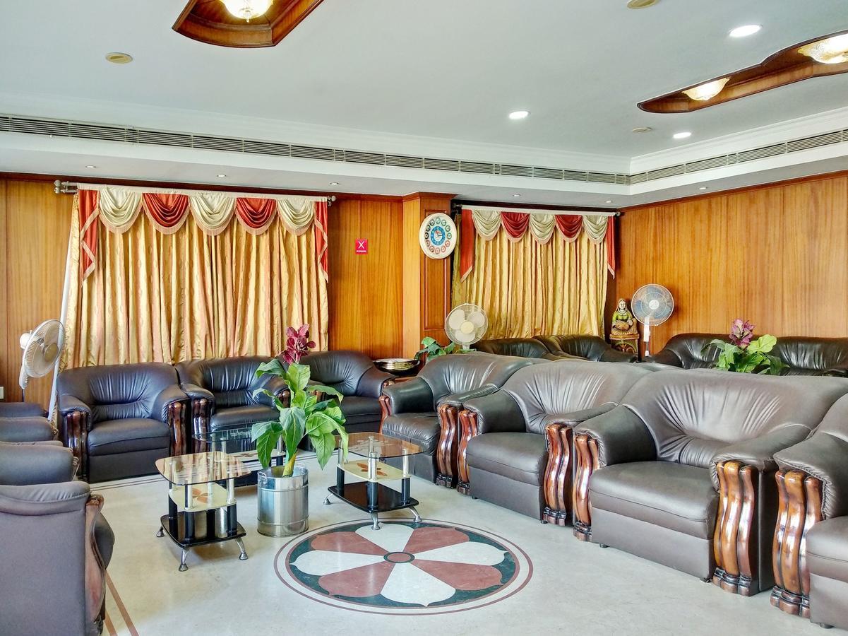 Oyo 11390 Vaibhav Residency Hotel Bangalore Exterior foto