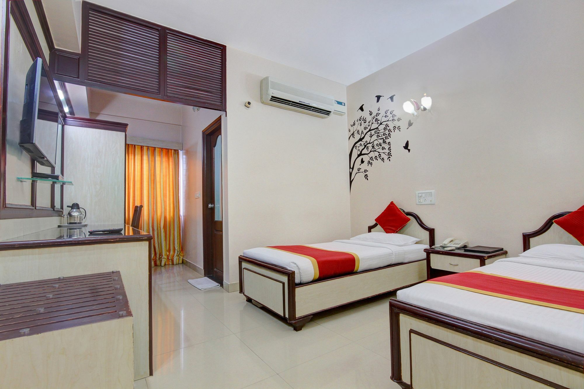 Oyo 11390 Vaibhav Residency Hotel Bangalore Exterior foto